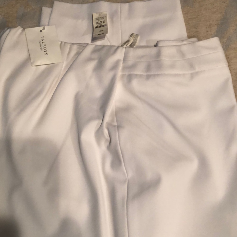 White Talbot’s Woman cropped pants NWT ⭐️⭐️